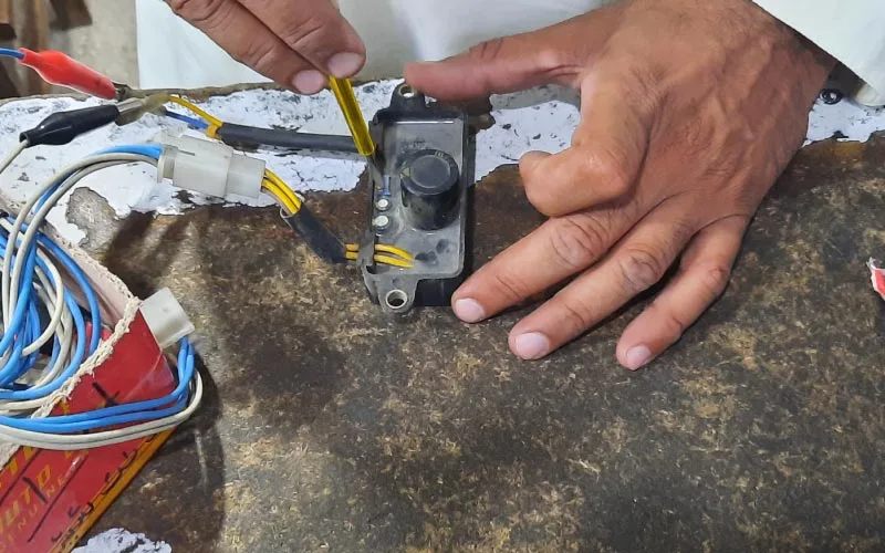 Adjusting the AVR through jeweler's Screw